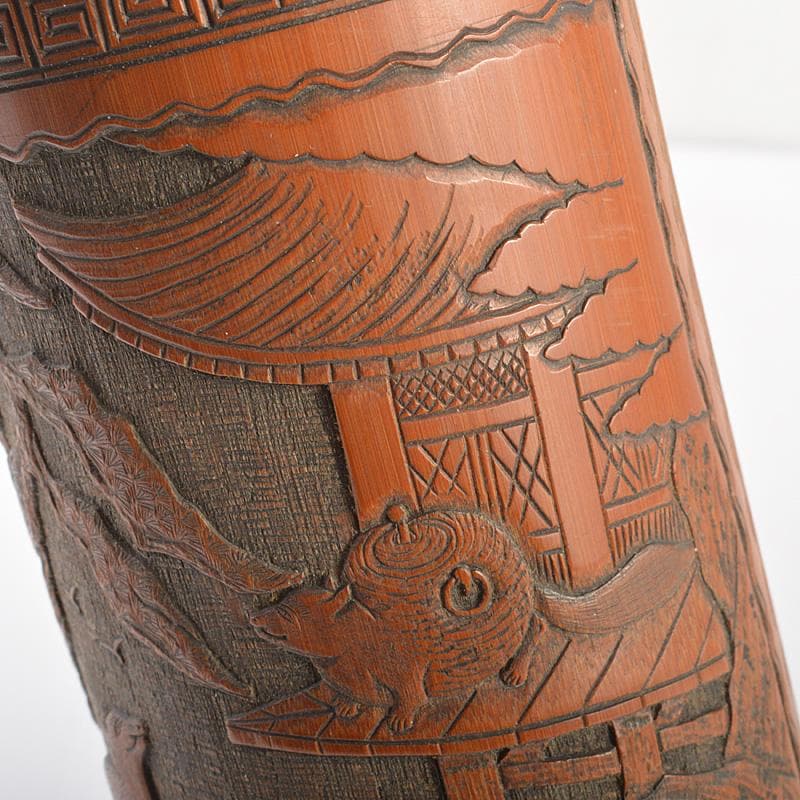 eee 中国　古竹彫刻　神獣桜閣山水文　筆筒　V　R7505