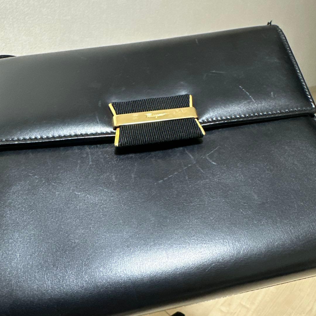 早い者勝ちSalvatore Ferragamo ブラック ショルダーバッグ