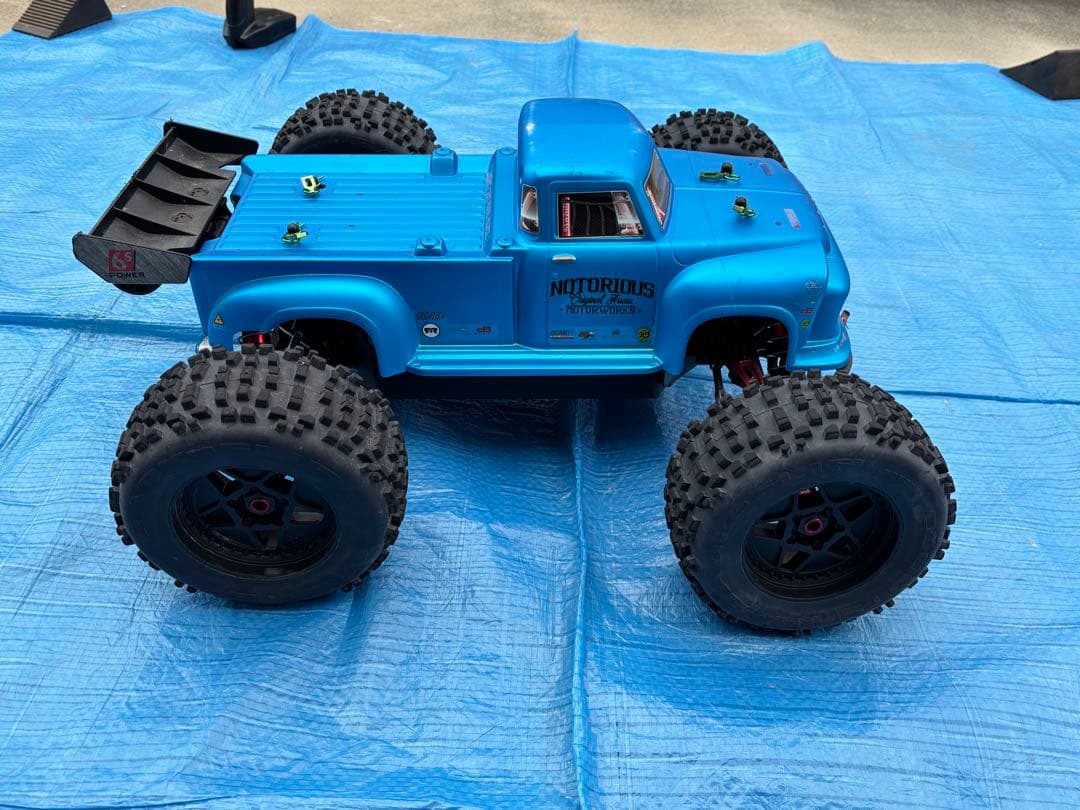 ARRMA NOTORIOUS 6S RTR ホビーラジコン