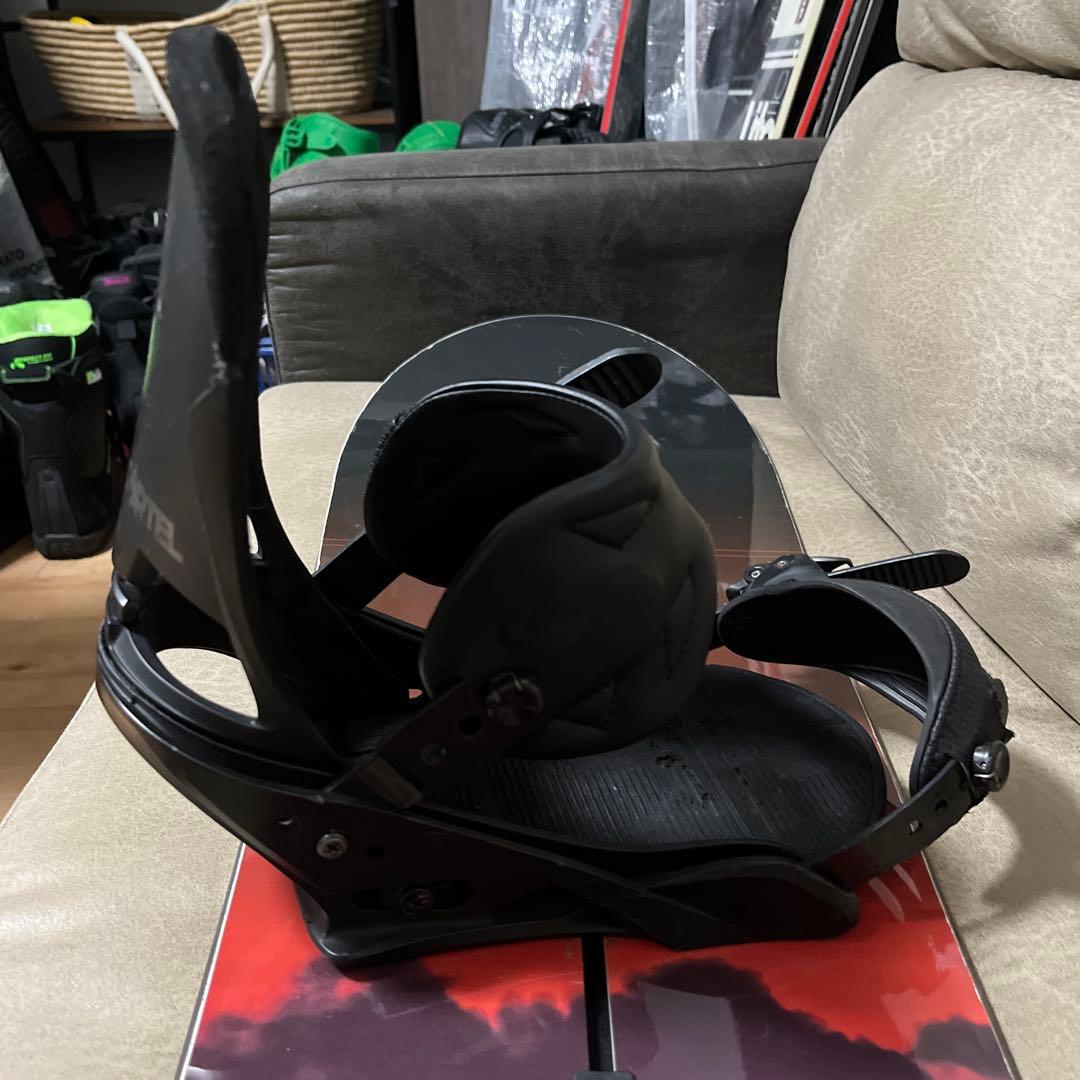 BURTON CUSTOM FV 154 × BURTON CARTEL M