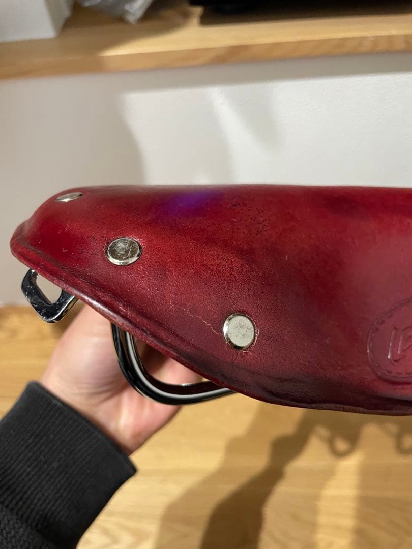 LESADOR バーガンディ レザーサドル