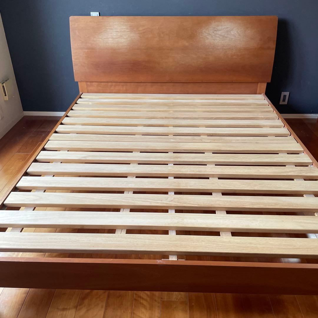 アクタス　木製クイーンサイズベッドフレーム