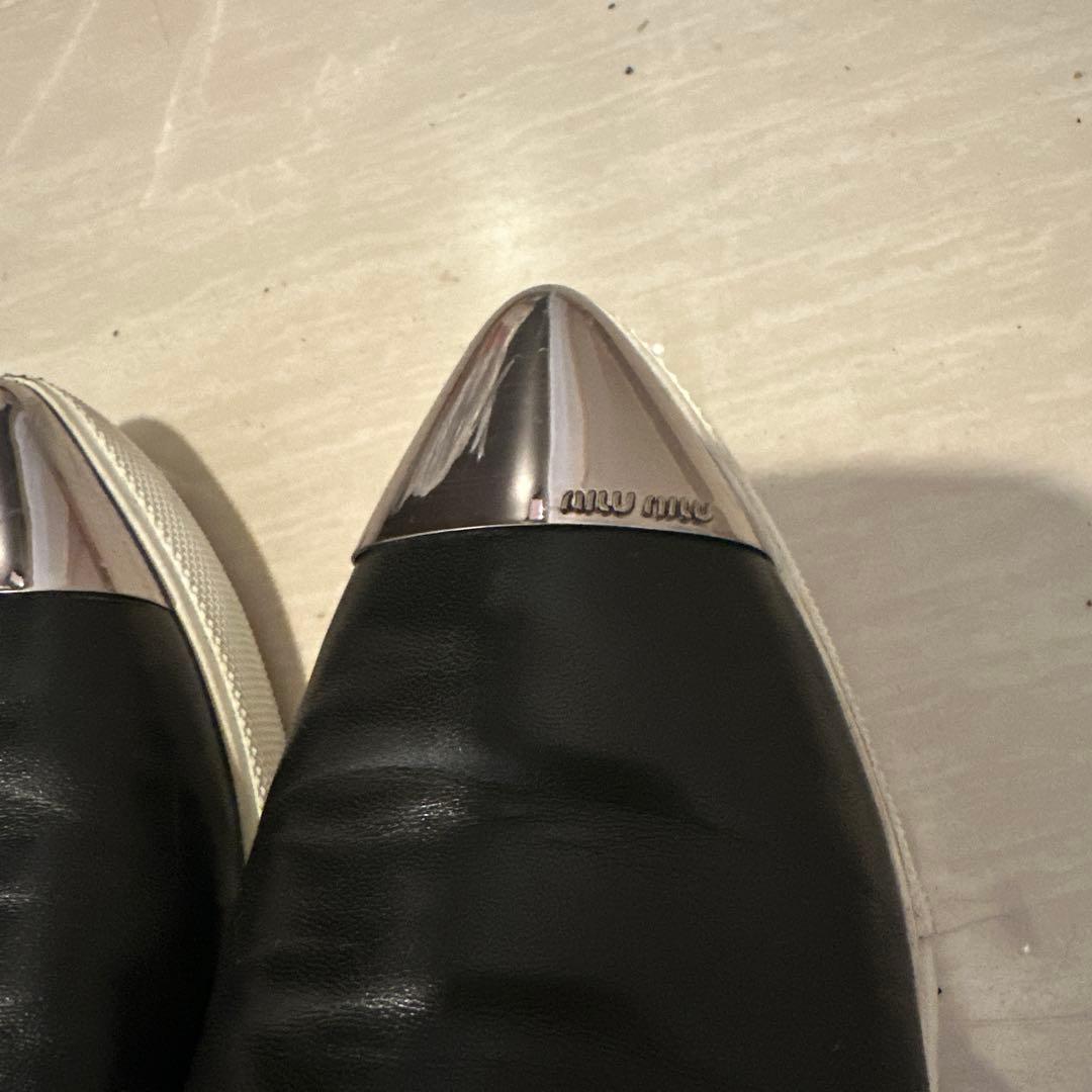 miu miu ブラック スリッポン メタリックトゥ