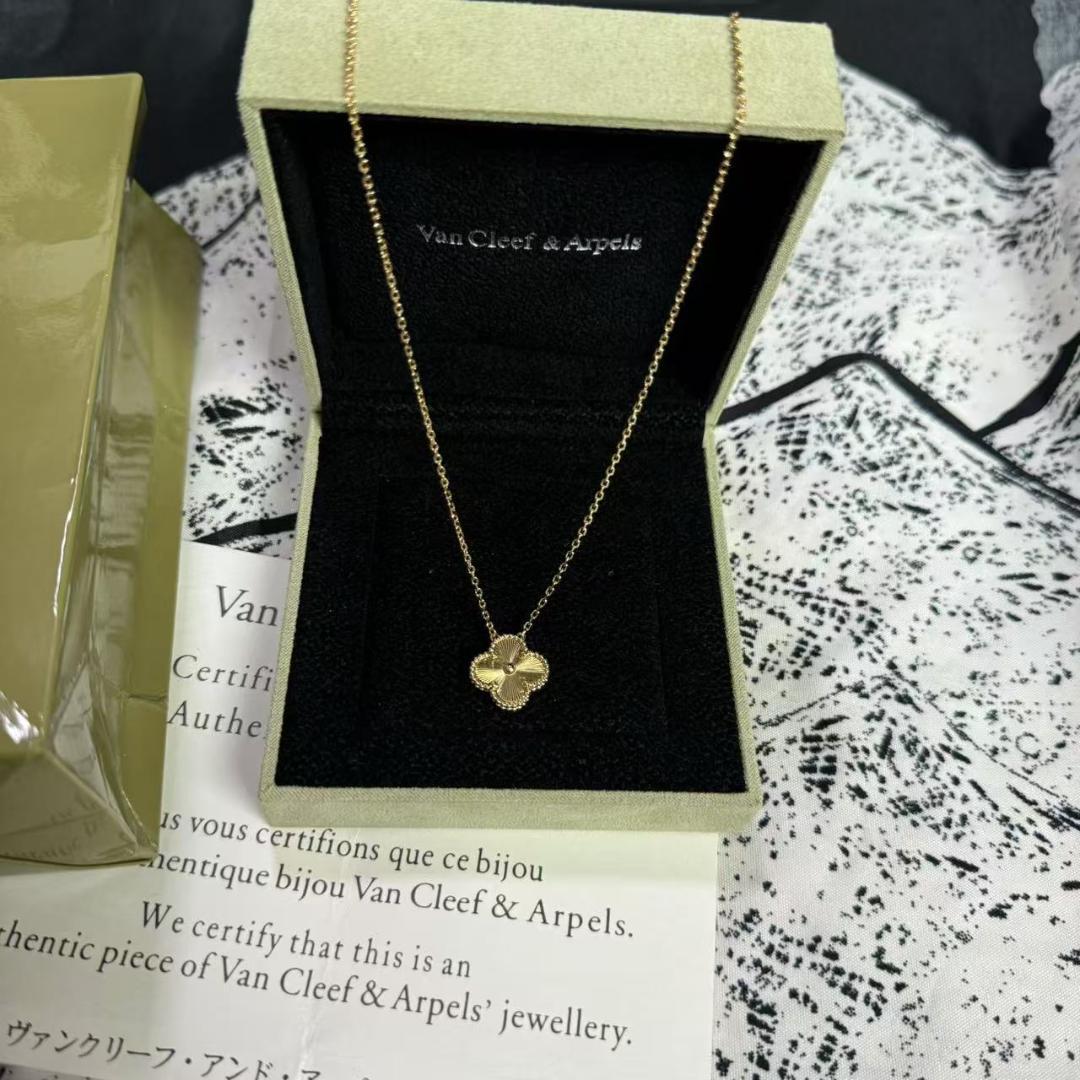 Van Cleef & Arpels 四つ葉のクローバーネックレス@2