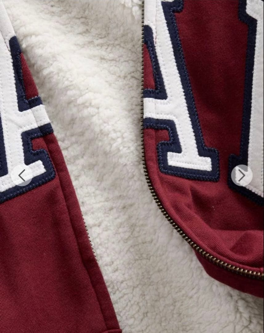 【希少レア】新品ꕥGAPリラックスフィットロゴ裏ボアジップアップパーカー