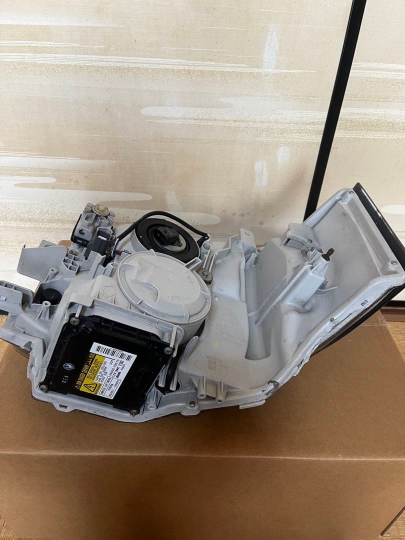 ハイエース3型純正HIDヘッドライト