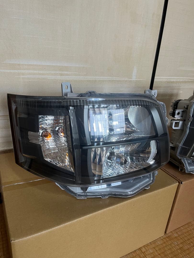 ハイエース3型純正HIDヘッドライト