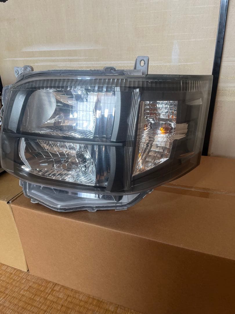 ハイエース3型純正HIDヘッドライト