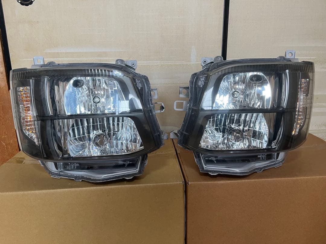 ハイエース3型純正HIDヘッドライト
