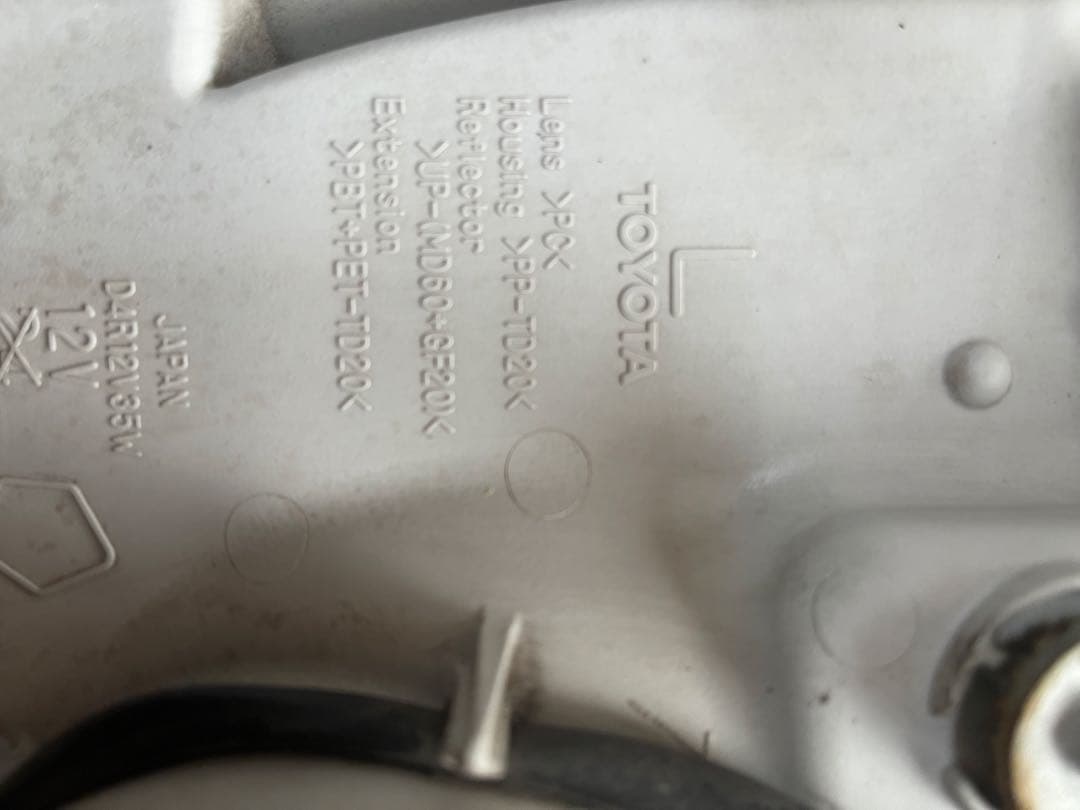 ハイエース3型純正HIDヘッドライト