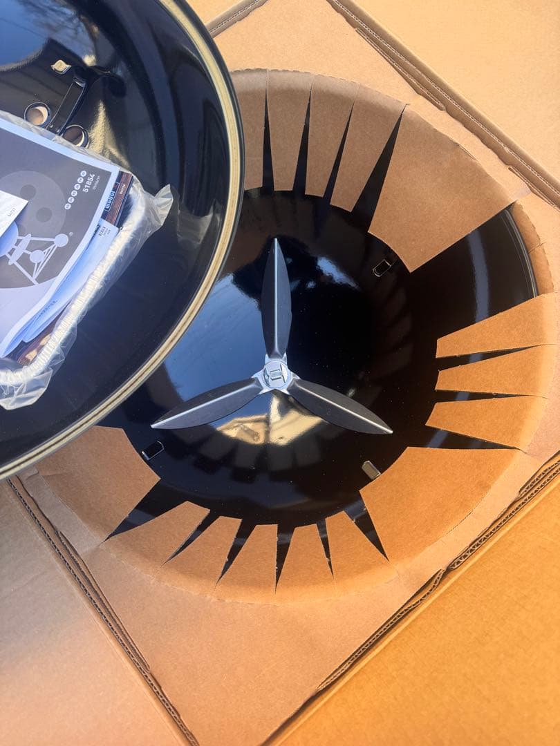 57cmのブラックオリジナルケトルバーベキューコンロ、レシピ本とカバー付き。