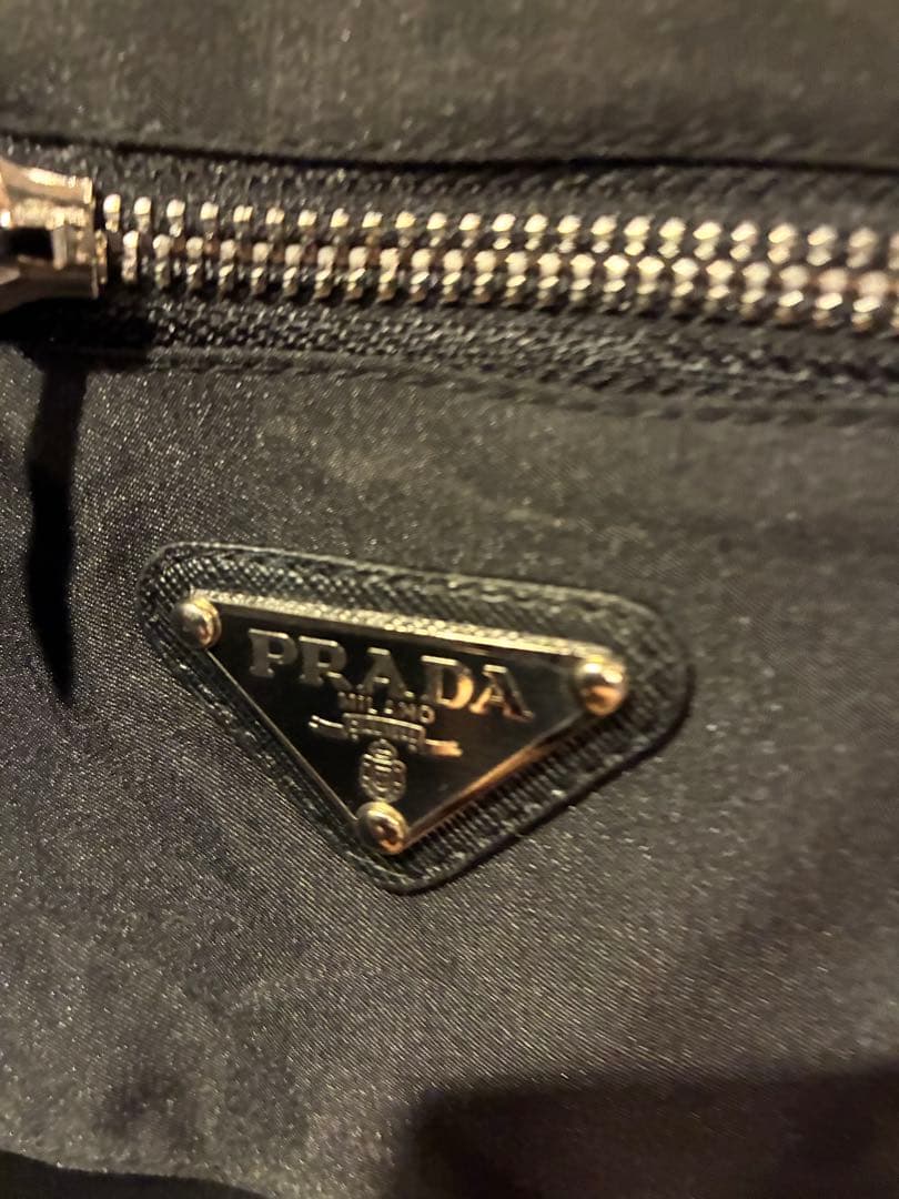 PRADA ブラック Tシャツ ポケット付き(並行輸入)