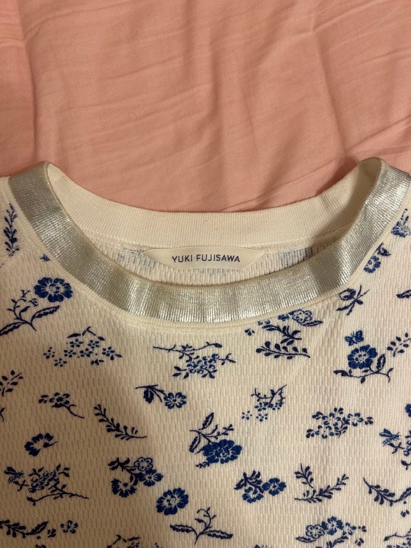 長濱ねるさん着用YUKI FUJISAWA Floral Tops/BLUE