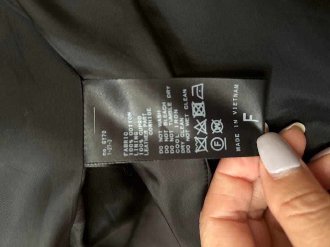 ノーカラージャケット 黒 ポケット付き