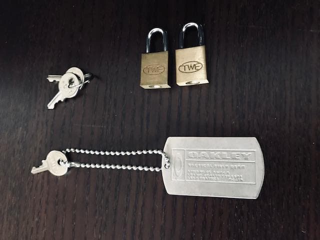 背中に背負うタイプではなく、ウィールで転がしながら全装備を携行できるバッグ