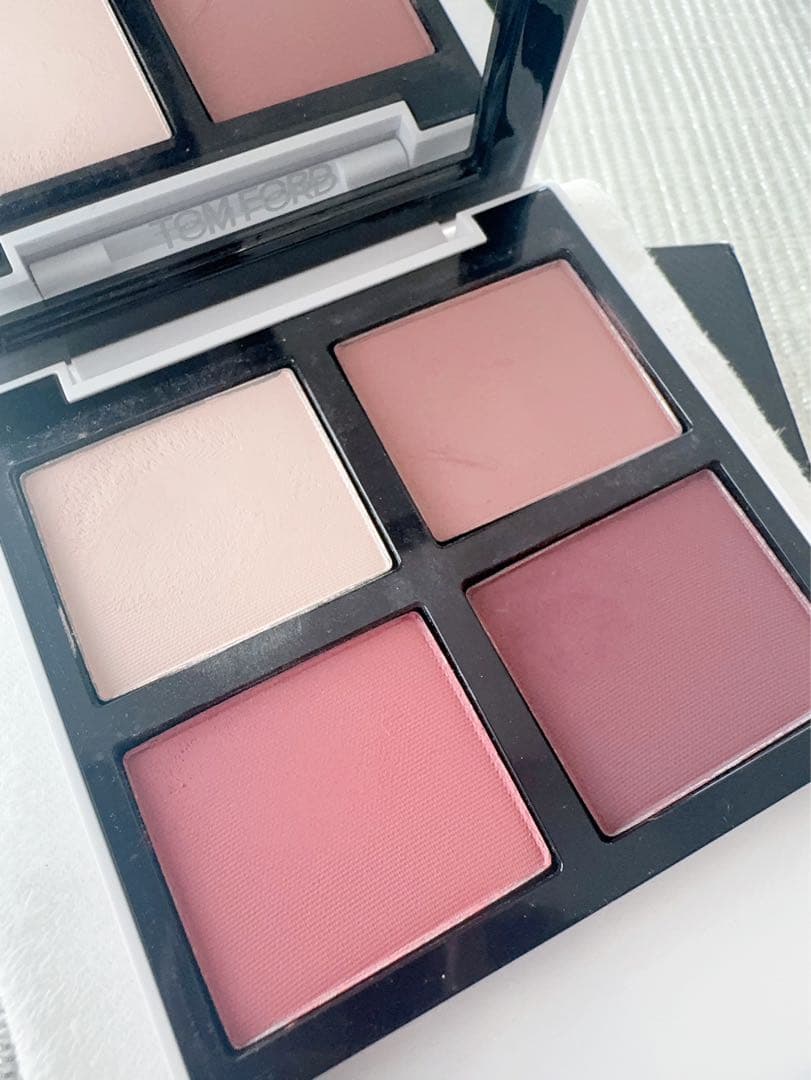 TOM FORD アイカラークワッド限定品01Rローズティーズ