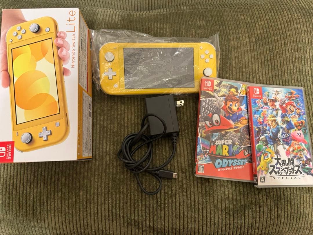 NintendoSwitchLight（黄色）（箱付き） ソフト2種付き