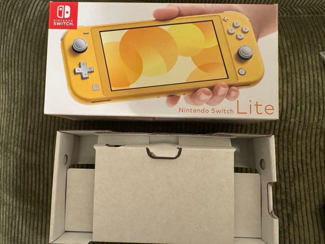 NintendoSwitchLight（黄色）（箱付き） ソフト2種付き