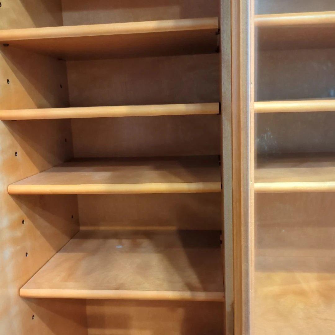 木製ガラス扉キャビネット