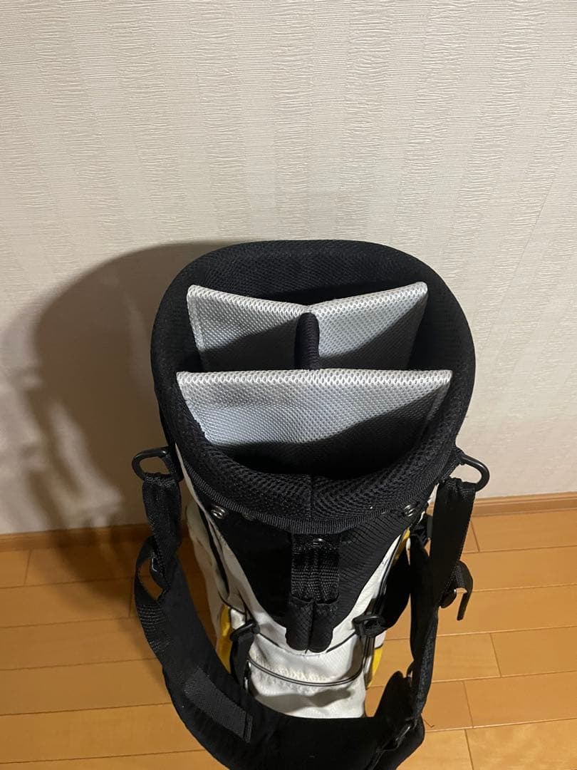 TaylorMade 軽量キャディバッグ ホワイト/ブラック/イエロー
