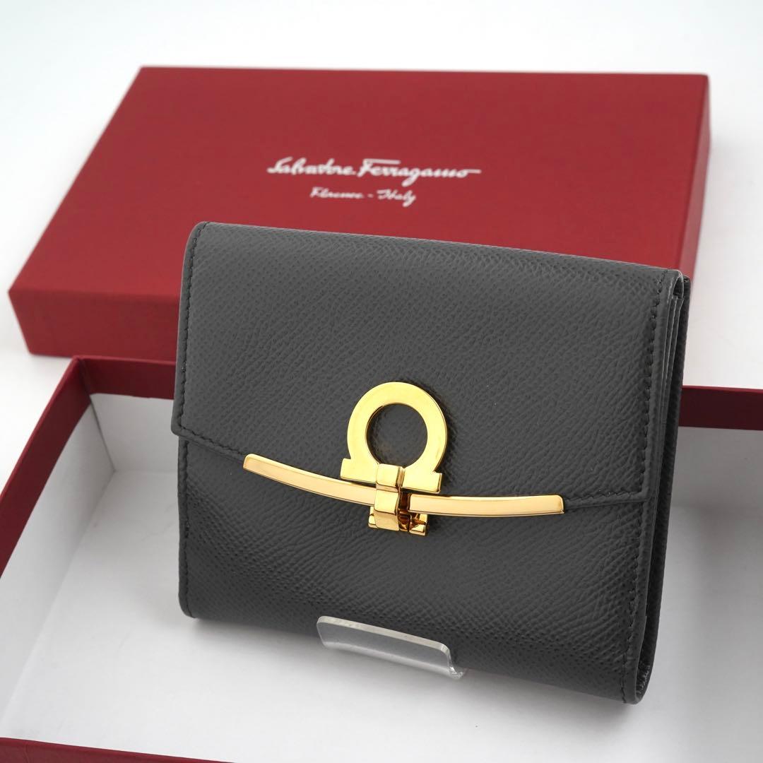 ✨新品未使用・箱付✨　Ferragamo ミニ財布　ガンチーニクロジャー　グレー