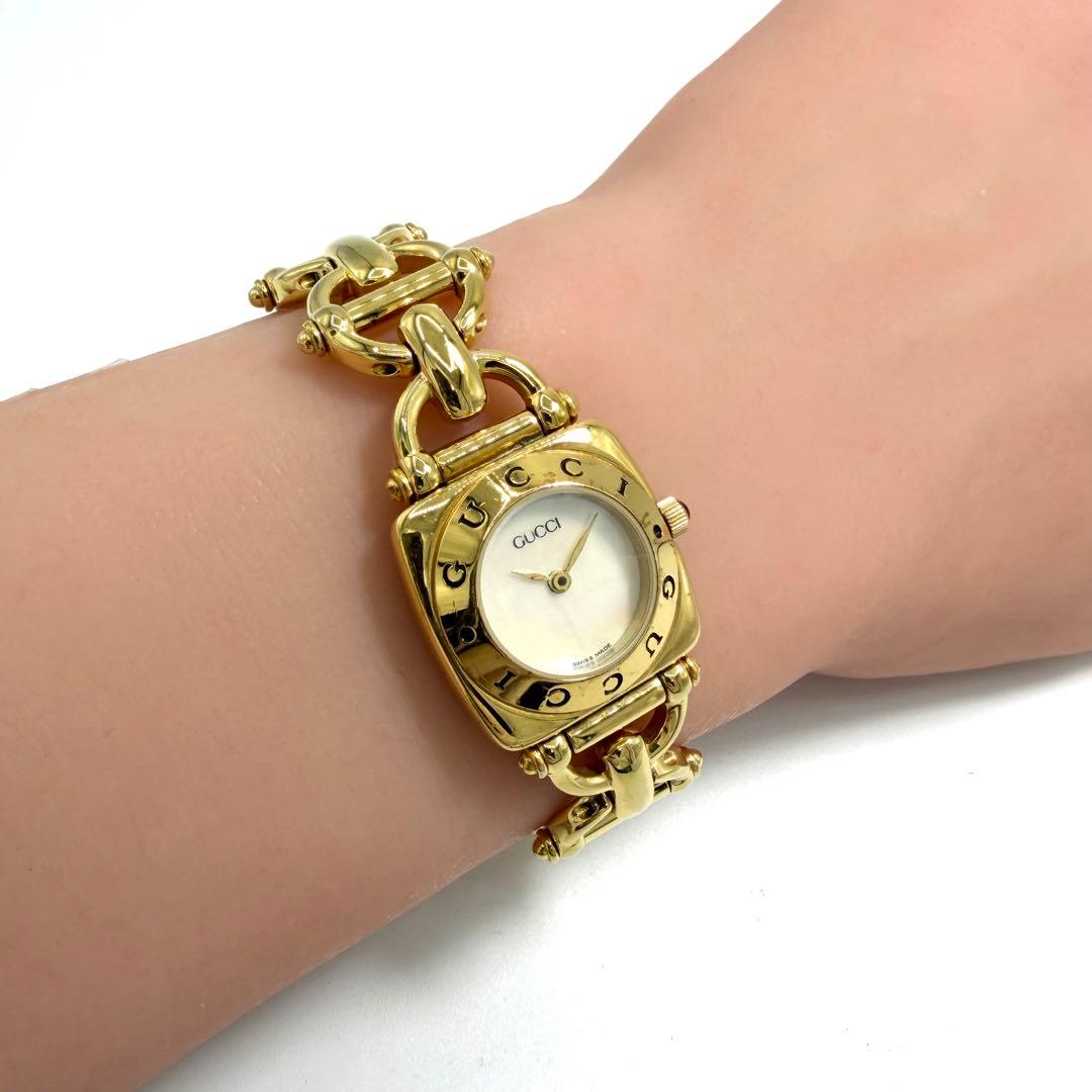 【美品】GUCCI 腕時計 シェル文字盤 6400L バングルウォッチ 金