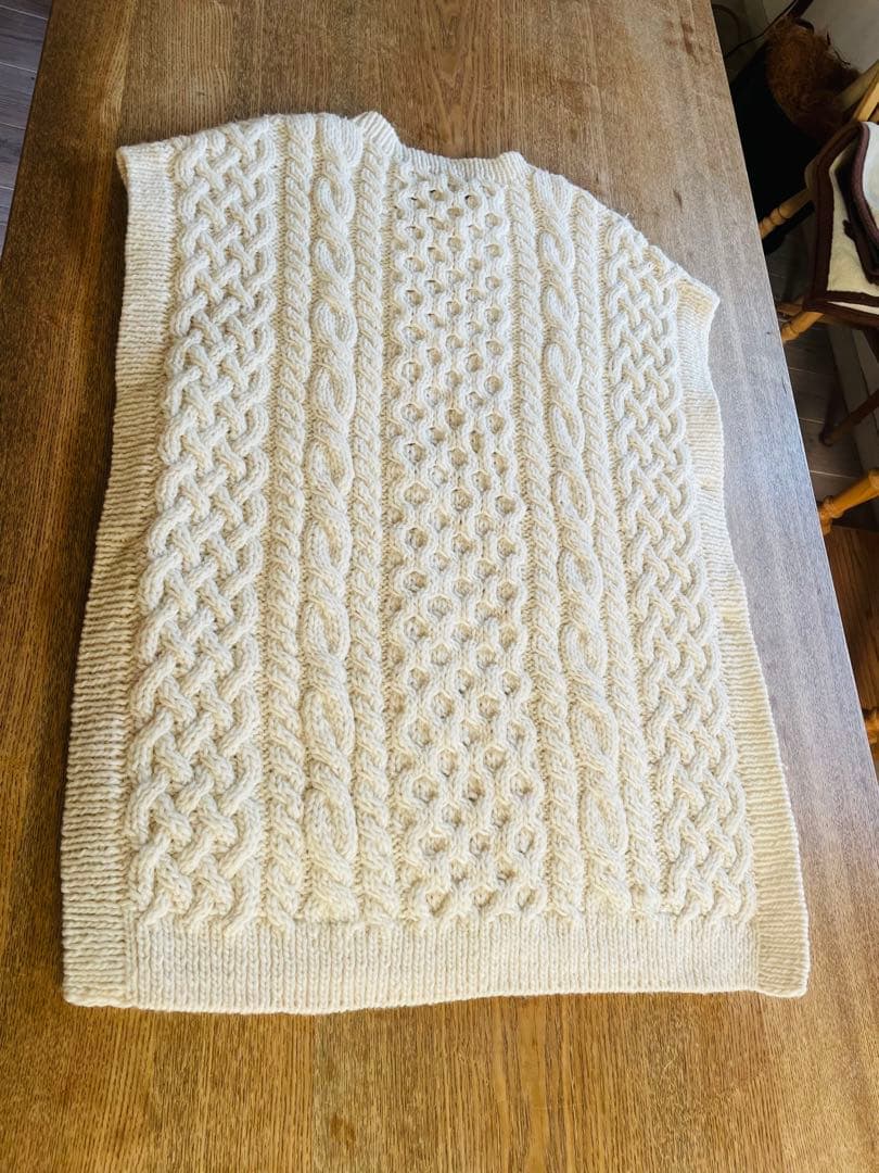 utilite ユティリテ　ペルーニットベスト　アランニット