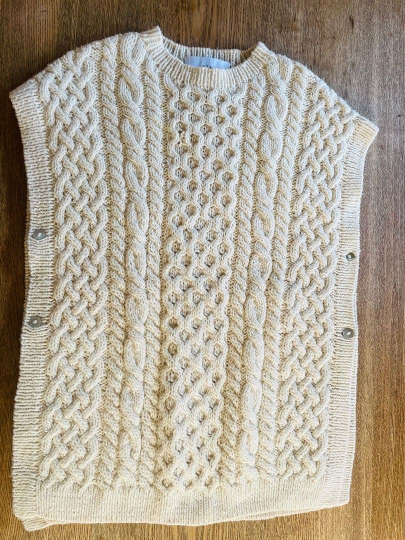 utilite ユティリテ　ペルーニットベスト　アランニット