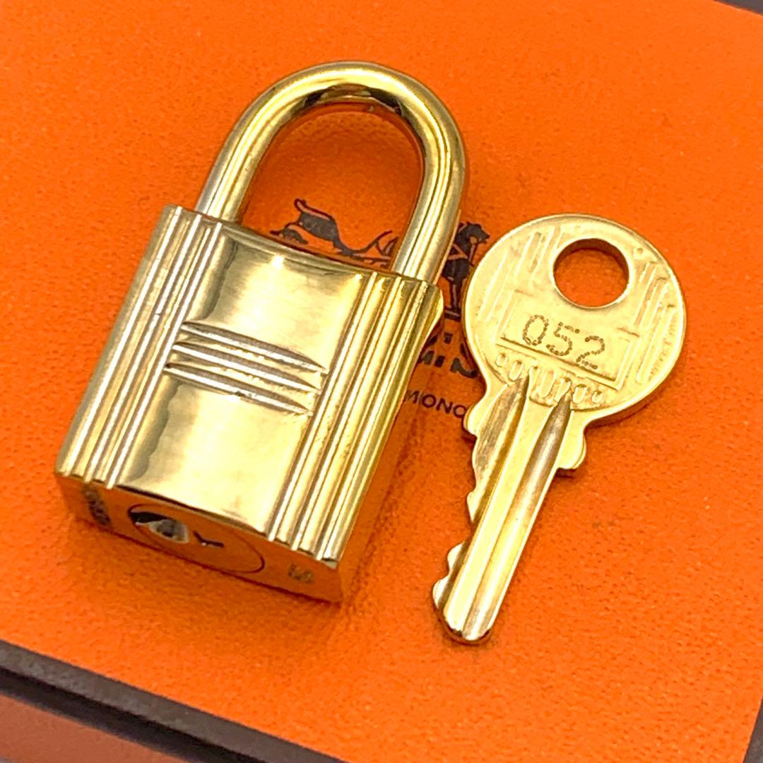 ★HERMES エルメス カデナ　24Kメッキ　No.52　52番　鍵付き