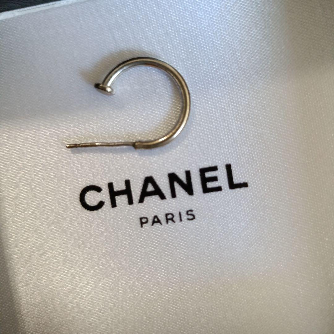 正規品　刻印あり　CHANEL シルバー ロゴチャーム 片耳用　フープ　ピアス