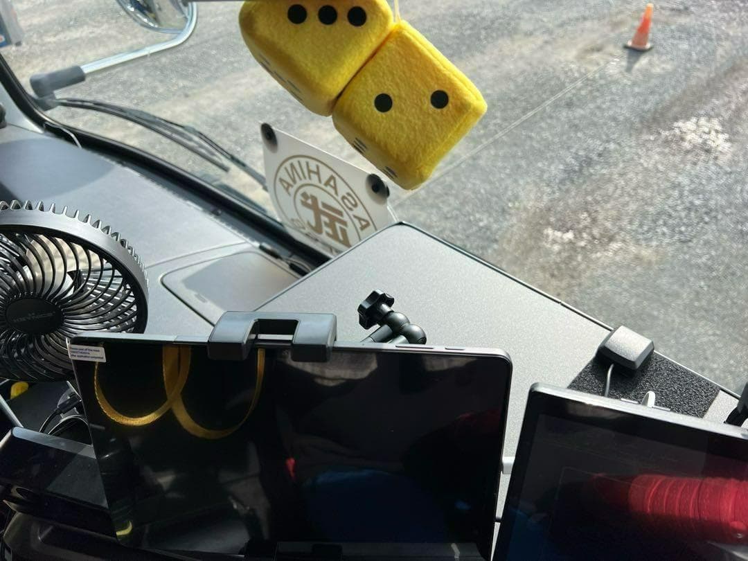 UD クオン 専用 フロント テーブル B type　ゴム製ガード付き