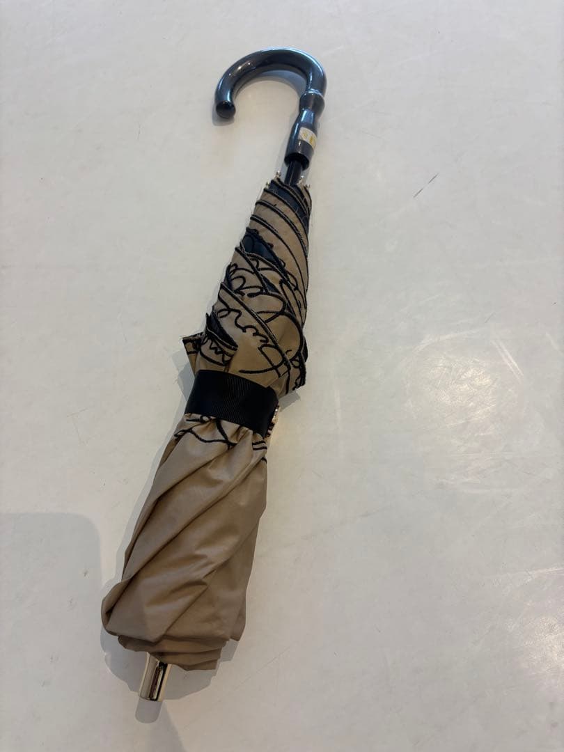 ビューランス カリグラフィー刺しゅう柄 晴雨兼用傘 (トップフラット折傘)