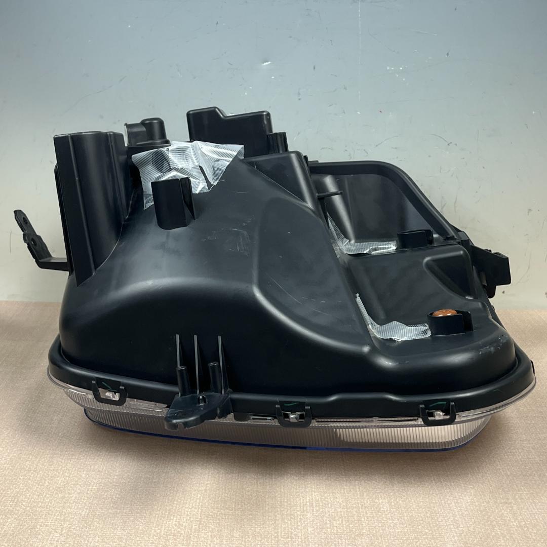 28 スズキ 純正 エブリィ バン DA17V ハロゲン ヘッドライト 右側