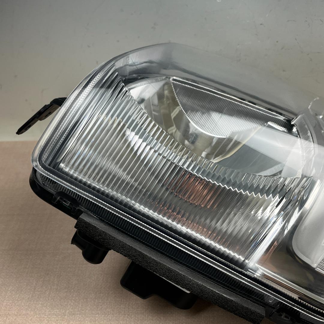 28 スズキ 純正 エブリィ バン DA17V ハロゲン ヘッドライト 右側