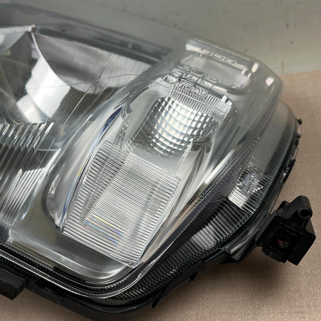 28 スズキ 純正 エブリィ バン DA17V ハロゲン ヘッドライト 右側