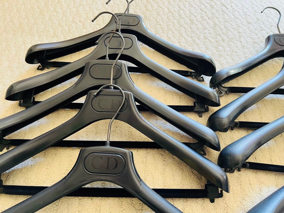 Diorハンガー９本セット