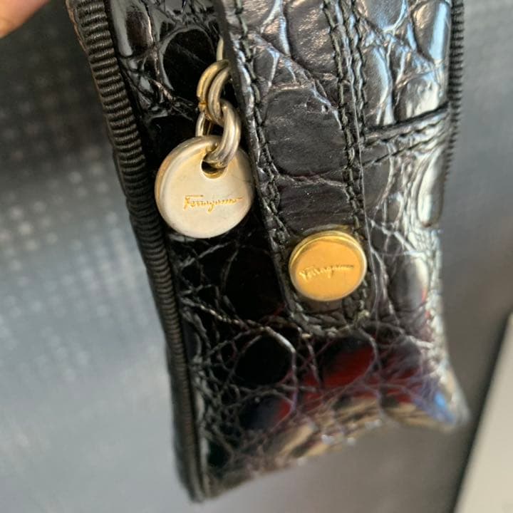 フェラガモ　ショルダーバック