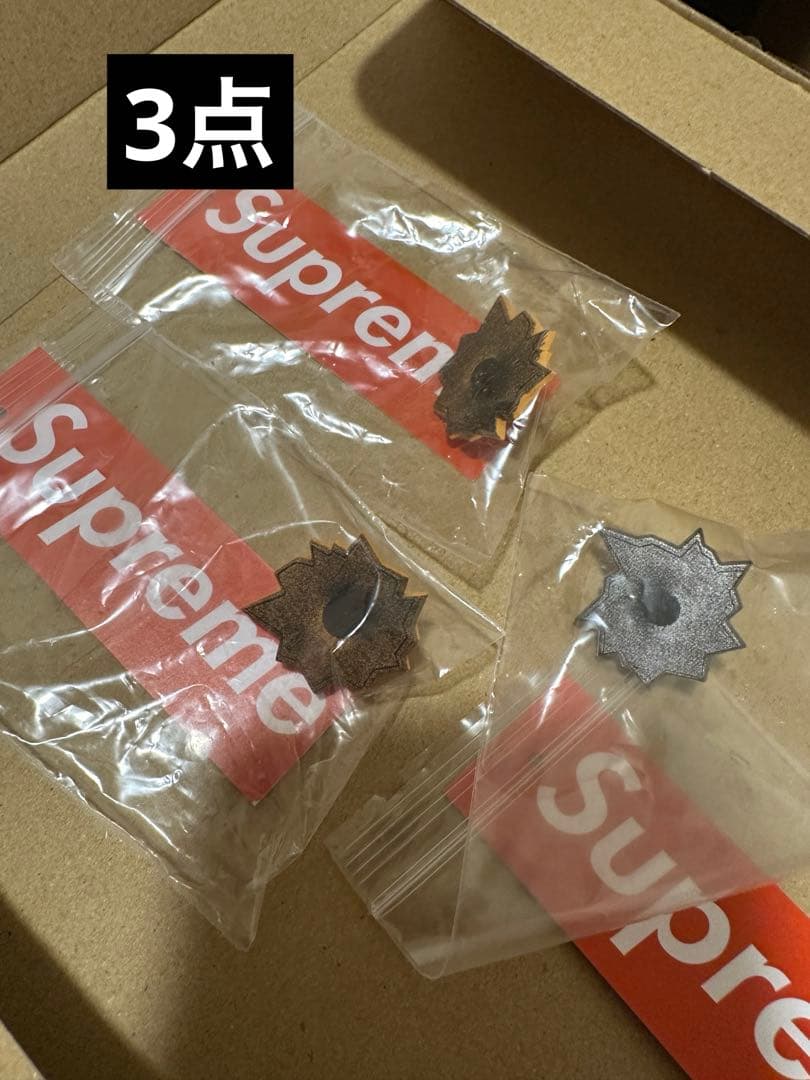 小物・アクセサリー Supreme Bullet Hole Pin