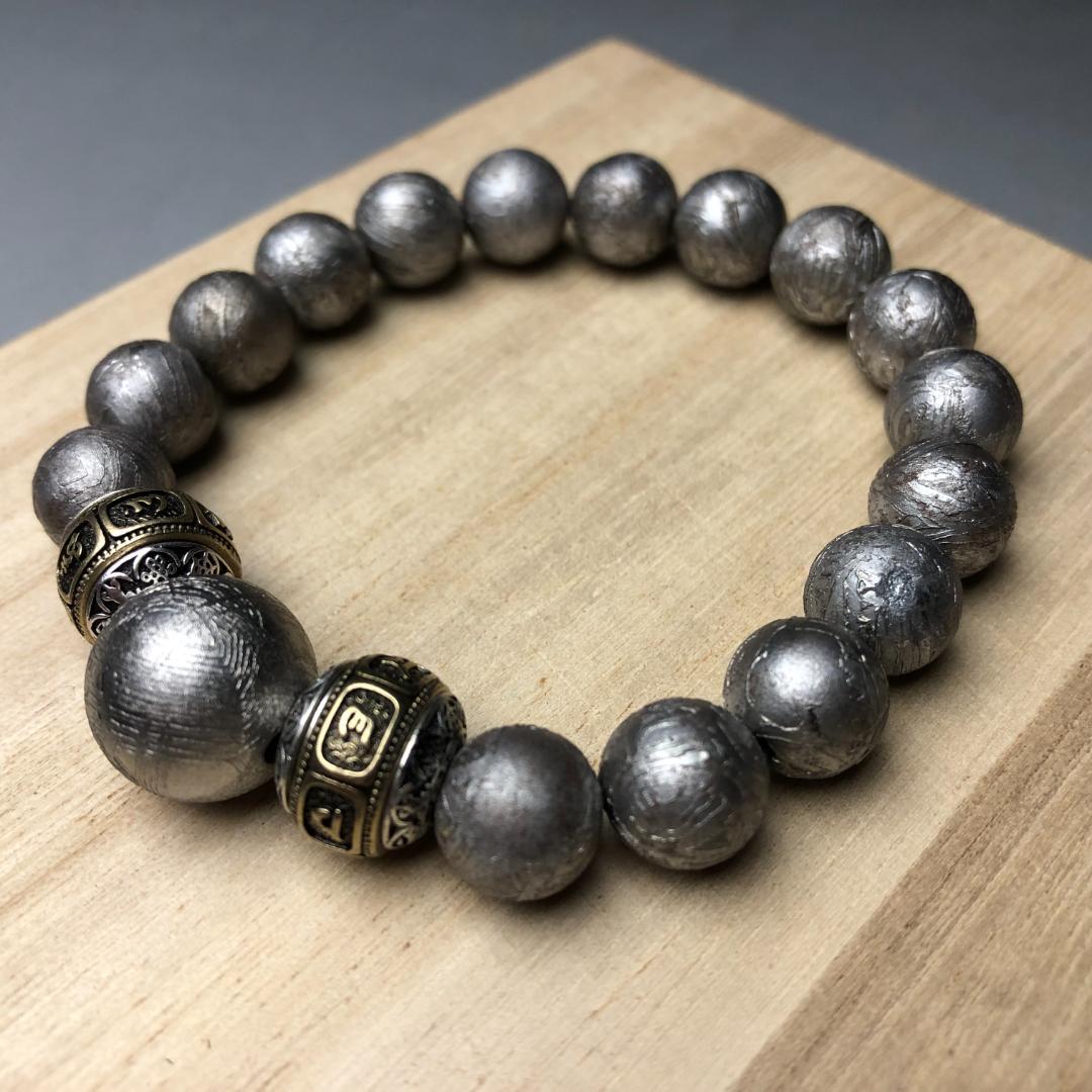 隕石 鉄隕石　アルタイ隕石　ムオニオナルスタ隕石 ブレスレット　重さ77ｇ