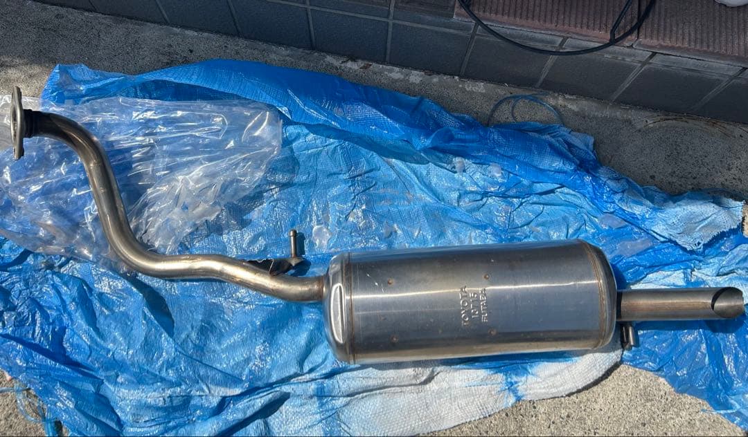 プリウスα純正マフラー