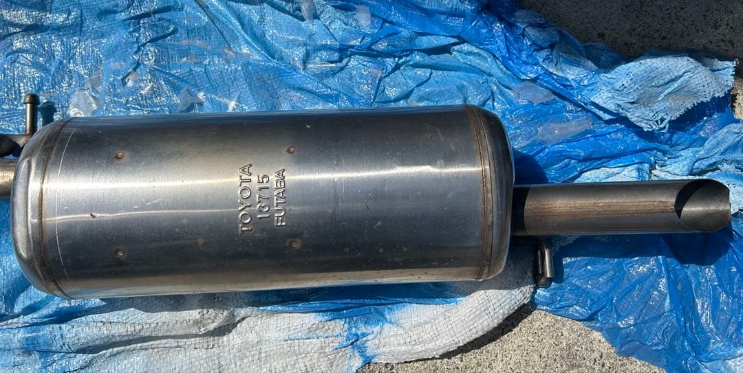 プリウスα純正マフラー