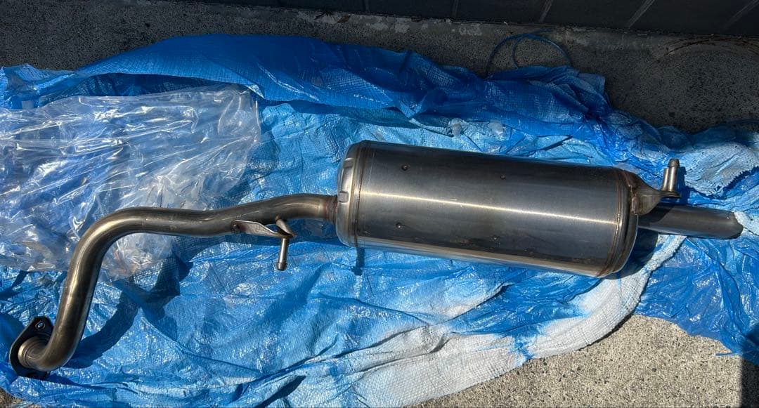 プリウスα純正マフラー