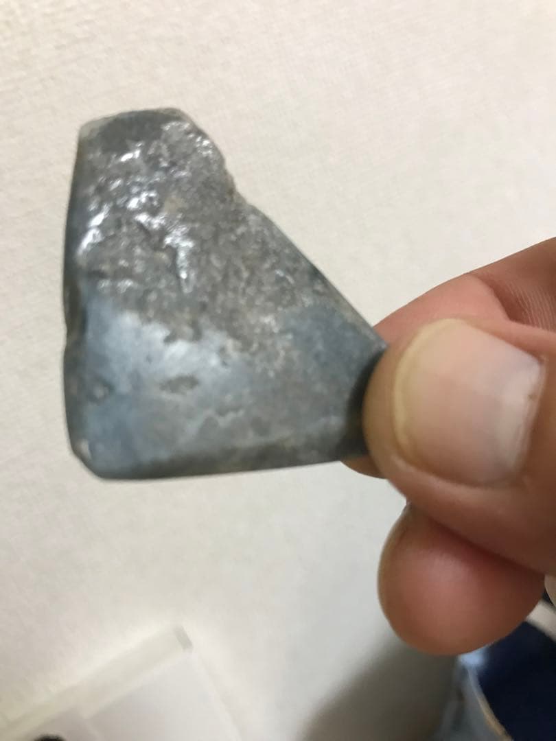 糸魚川 ヒスイ コン沢 青翡翠原石 宝石　原石　スライス