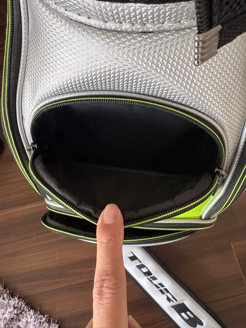 ブリヂストンTOUR B シルバーキャディバッグ