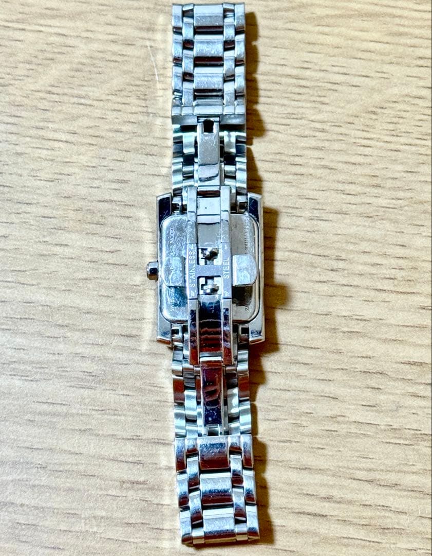 FENDI フェンディ 腕時計 黒文字盤 クォーツ ２針 7000L