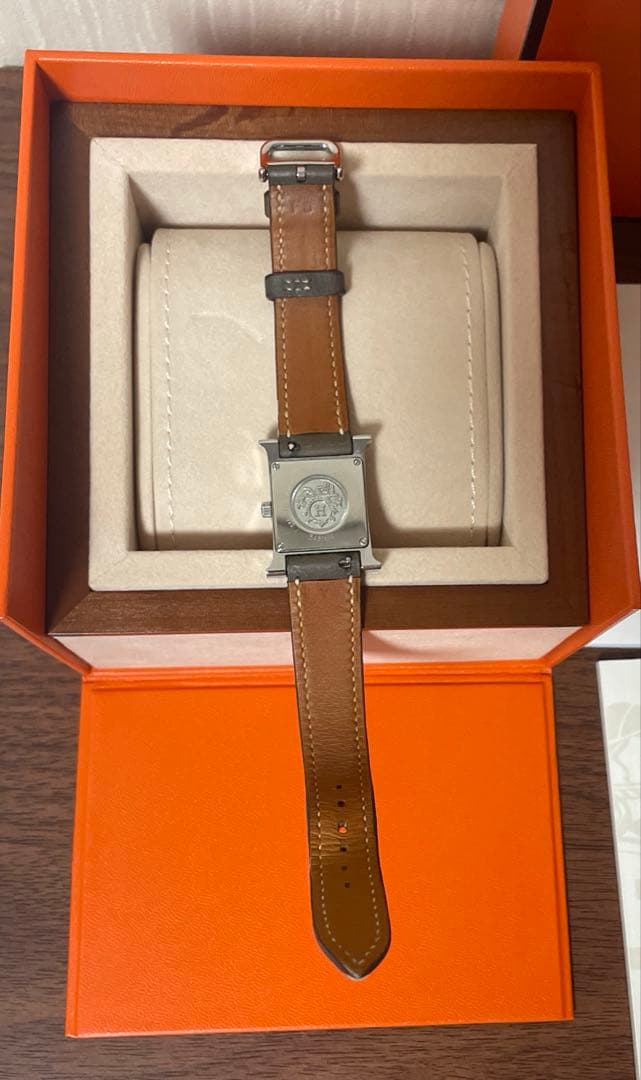 HERMES エルメス 腕時計 《Hウォッチ》 ミニ 21 mm エトゥープ