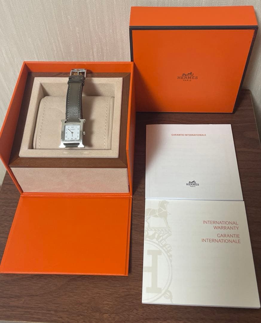 HERMES エルメス 腕時計 《Hウォッチ》 ミニ 21 mm エトゥープ
