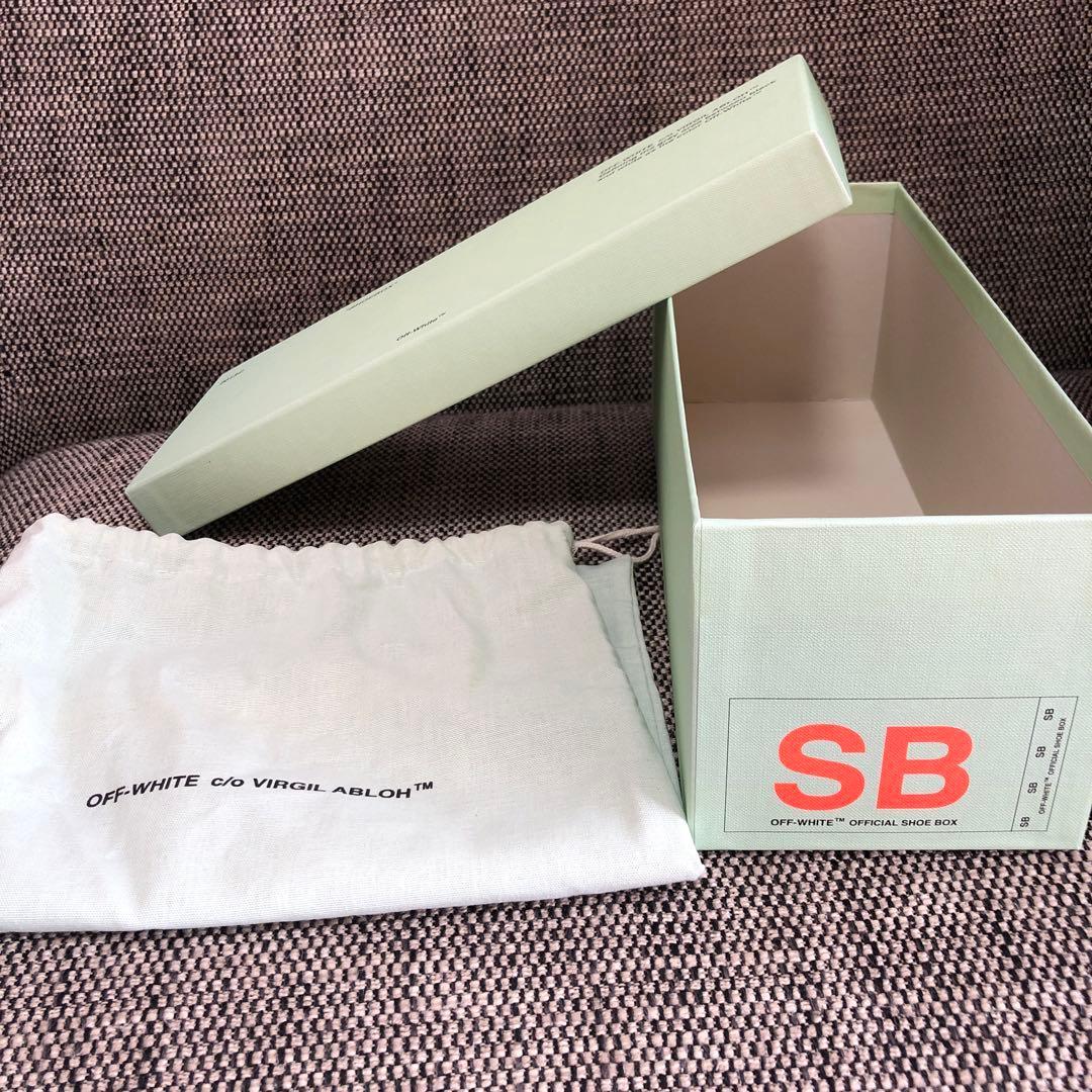 Off-White ストライプサンダル