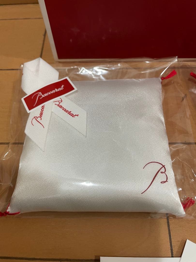 最新版　Baccarat バカラ　座布団　赤色　白色　まねき猫用　ダルマ用