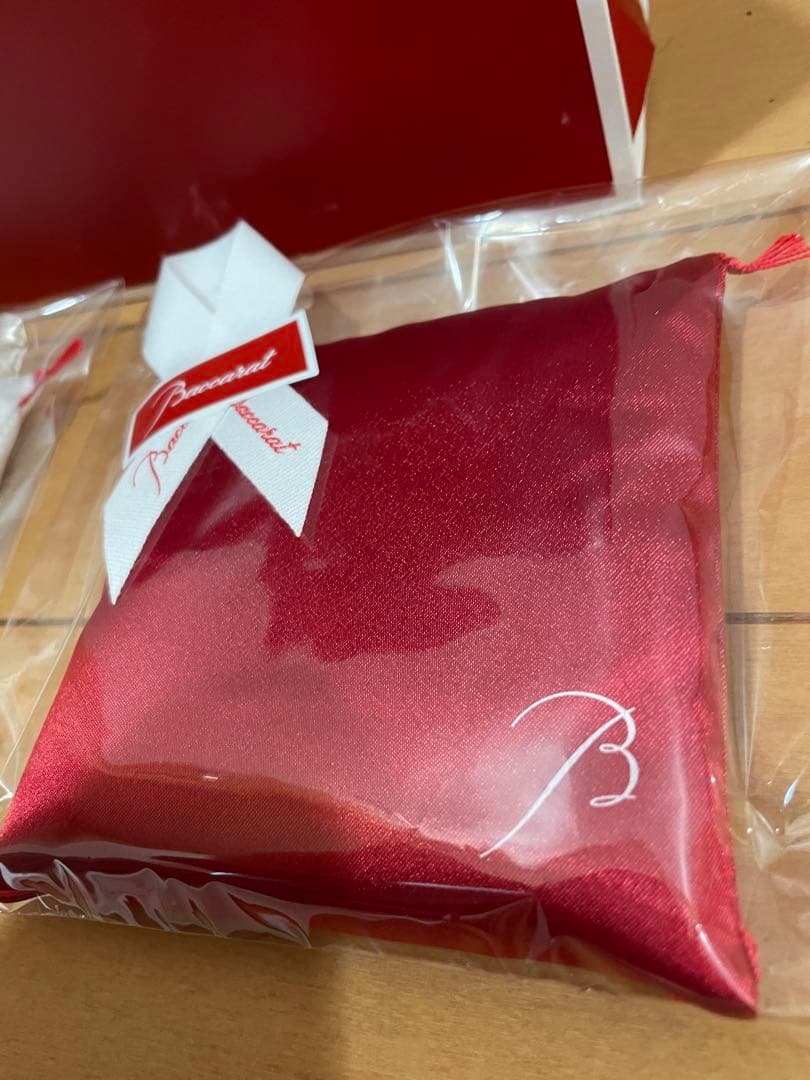 最新版　Baccarat バカラ　座布団　赤色　白色　まねき猫用　ダルマ用